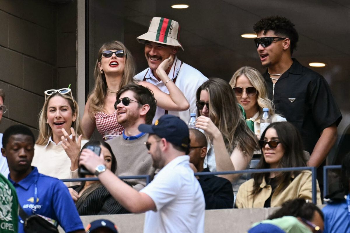 (Top Row L-R) US musician Taylor Swift, US NFL football player Travis Kelce, and US NFL football player Patrick Mahomes attend the men's final match between Italy's Jannik Sinner and USA's Taylor Fritz on day fourteen of the US Open tennis tournament at the USTA Billie Jean King National Tennis Center in New York City, on September 8, 2024.,Image: 905889338, License: Rights-managed, Restrictions:, Model Release: no, Credit line: ANGELA WEISS/AFP/Profimedia