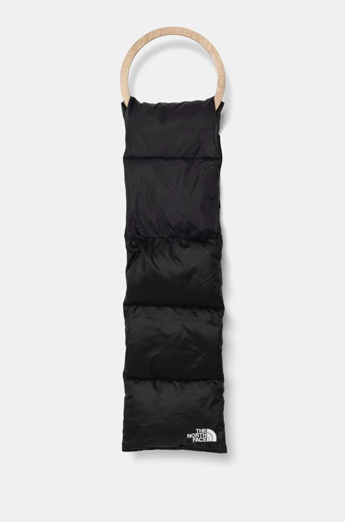 THE NORTH FACE NUPTSE SCARF KRATKI PERNATI ŠAL 91,99https://answear.hr/p/kratki-pernati-sal-the-north-face-nuptse-scarf-boja-crna-bez-uzorka-nf0a8a39kx71-1212266