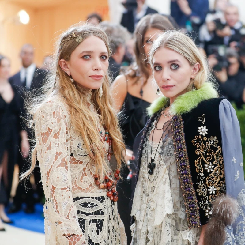 Mary-Kate Olsen, Ashley Olsen