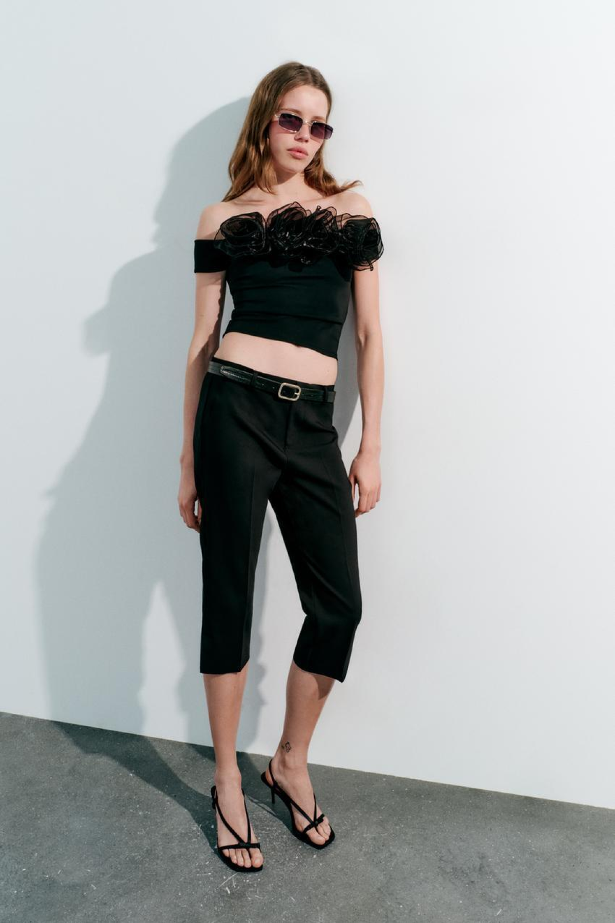 CROP TOP S CVIJEĆEM OD ORGANZE 4,99 EUR